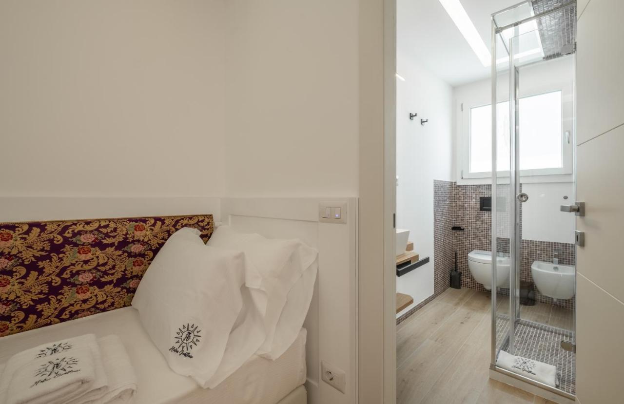 Helios Guest House Cagliari Buitenkant foto